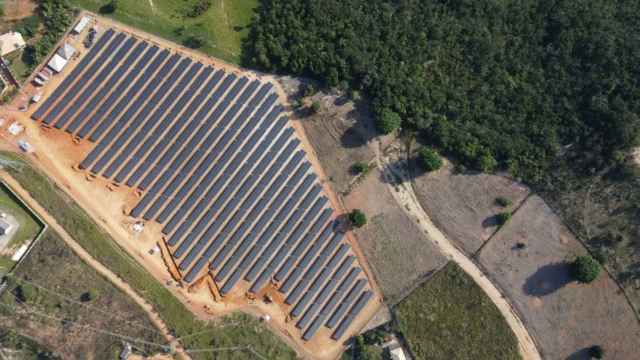 Vista aérea del parque solar de Enerside en Itabira (Brasil)