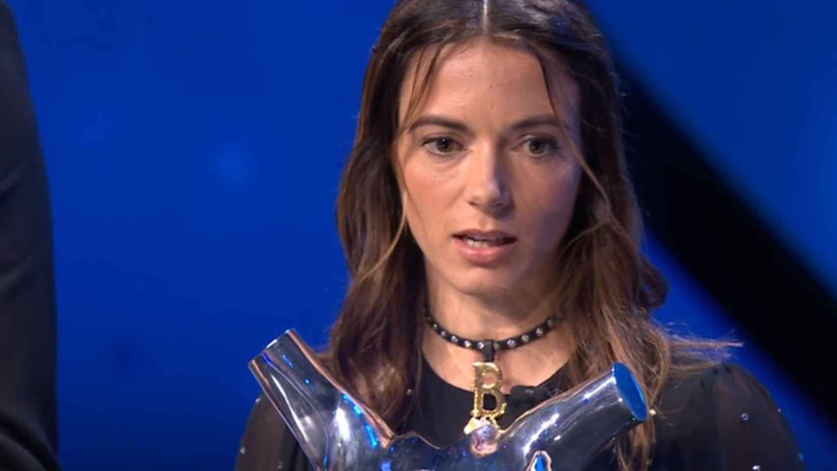 Aitana Bonmatí, con el premio a mejor jugadora de la UEFA