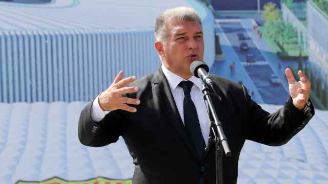 Joan Laporta inaugura la nueva academia del Barça en Kirguistán