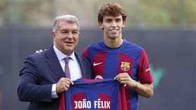 Joao Félix, junto a Joan Laporta, en su presentación como nuevo jugador del Barça