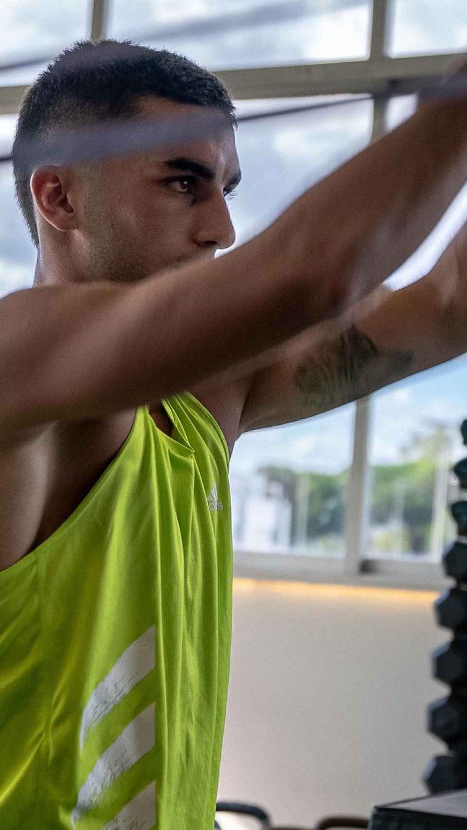 Ferran Torres haciendo ejercicio en el gimnasio