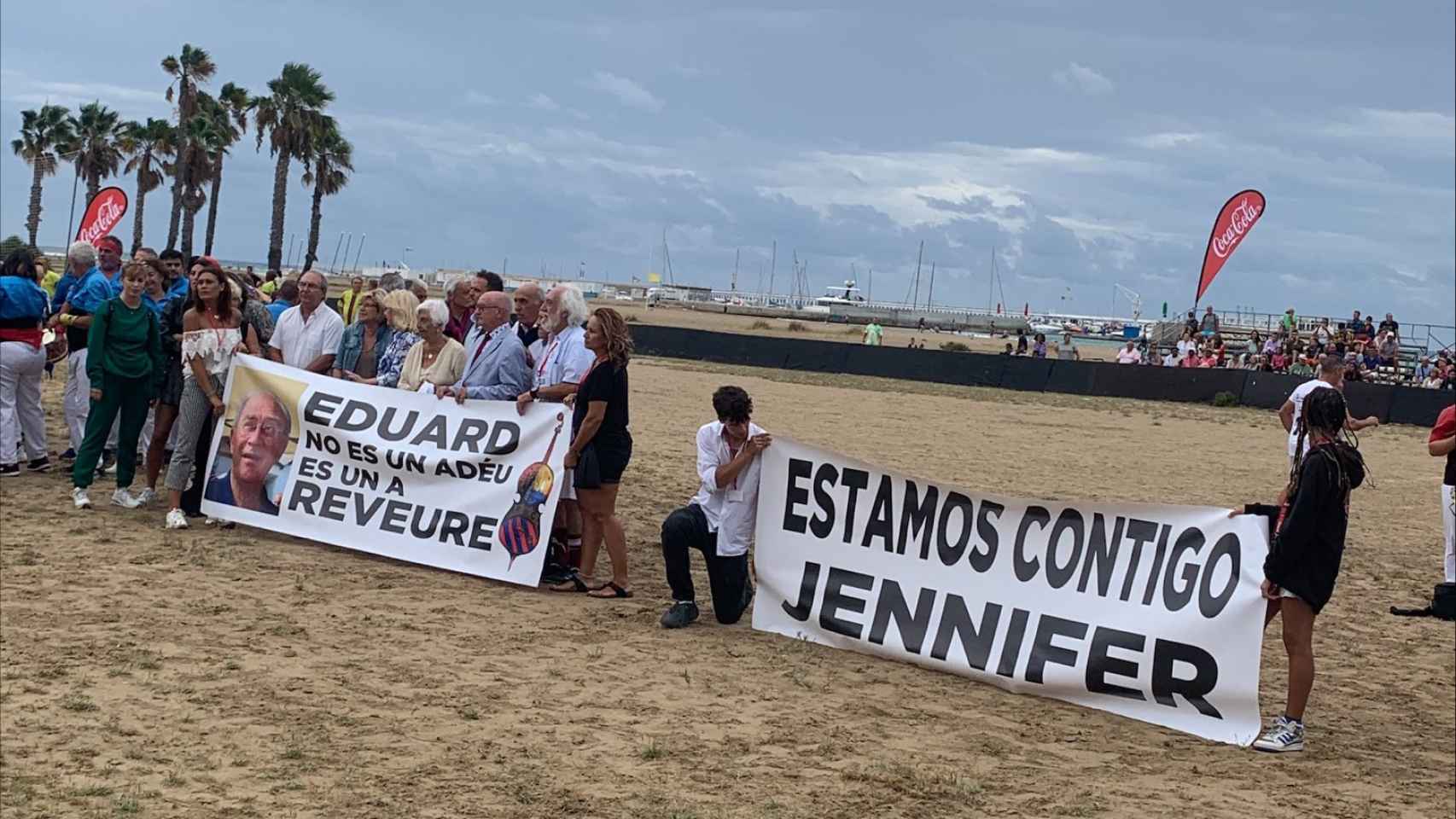 Pancarta en apoyo a Jennifer Hermoso durante el homenaje a Eduard Manchón