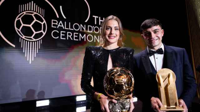 Alexia Putellas y Pedri, tras ganar en sus respectivas categorías en la gala del Balón de Oro