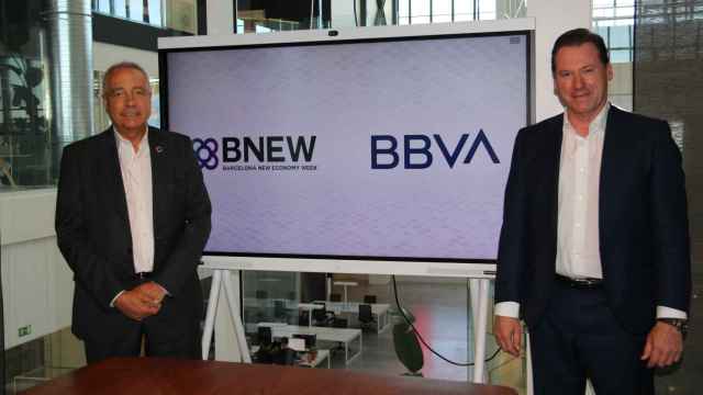 Pere Navarro (izquierda) y Francisco Pla (derecha) firmaron este miércoles el acuerdo de patrocinio de BBVA y BNEW