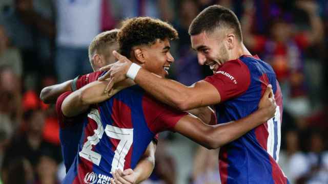 Lamine Yamal y Ferran Torres celebran un gol con el Barça