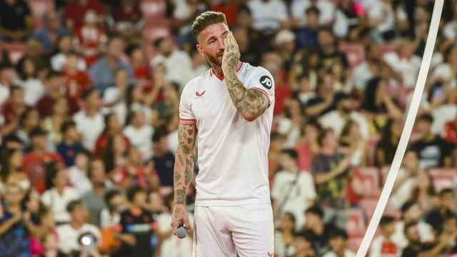 Sergio Ramos empieza su aventura en Sevilla con polémica