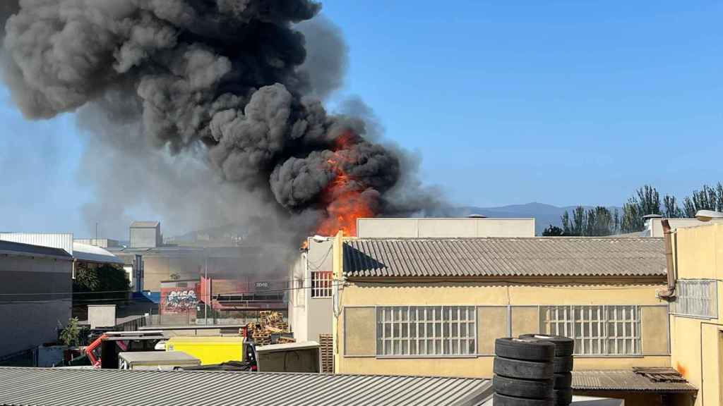 El incendio en una nave industrial de Granollers (Barcelona)