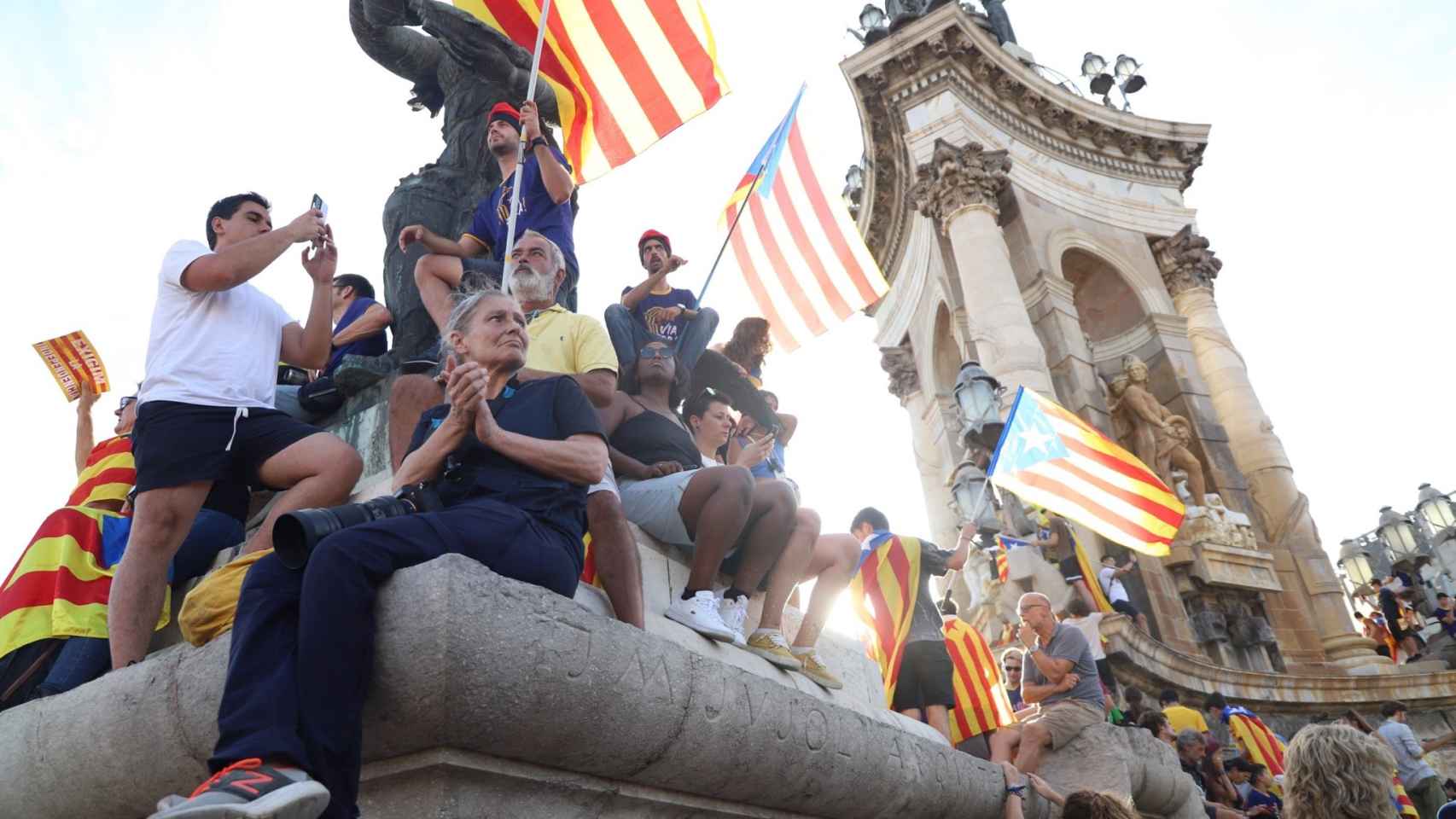 Manifestantes secesionistas en la plaza de España durante la manifestación de la Diada en Barcelona