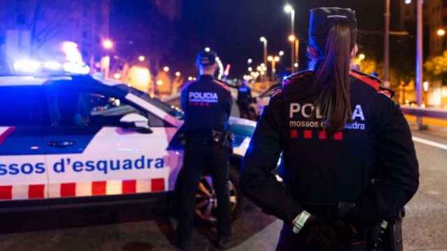 Una agente de los Mossos d'Esquadra en Badalona