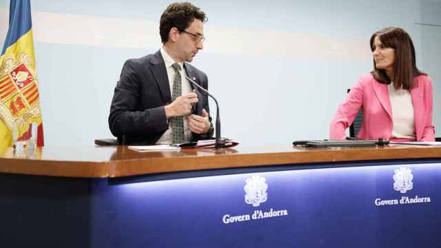 El ministro portavoz y la ministra de Cultura de Andorra en rueda de prensa