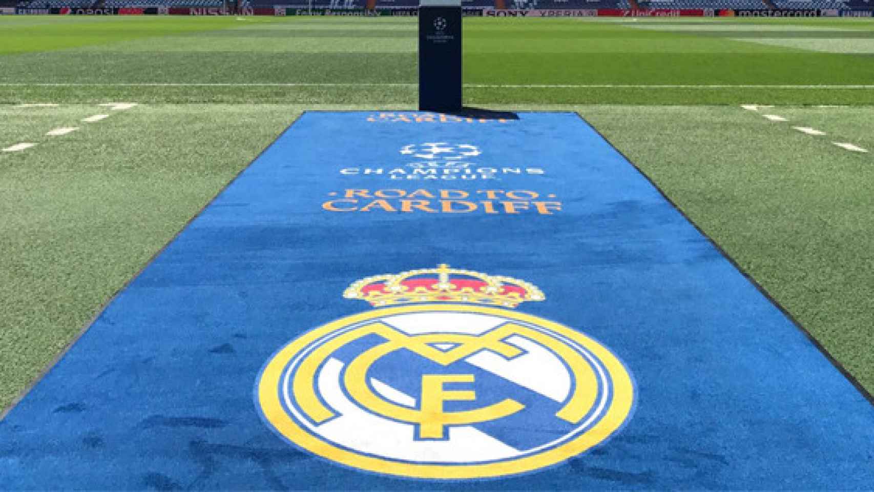 El escudo del Real Madrid en el Santiago Bernabéu