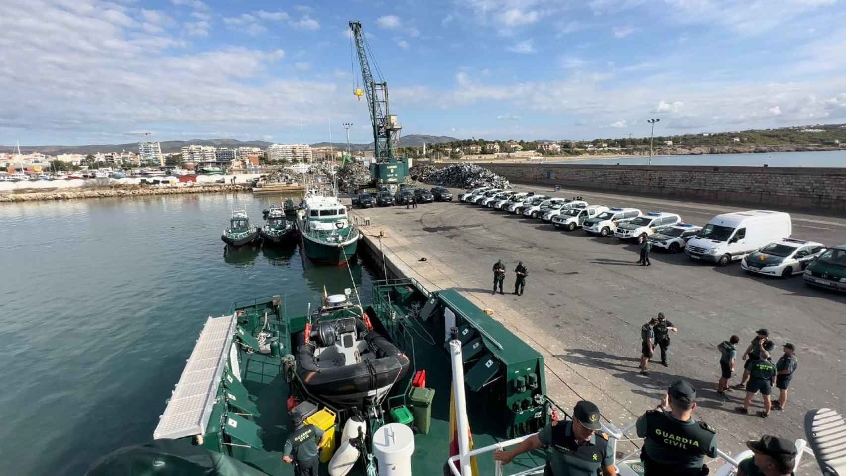 Embarcaciones de la Guardia Civil, en el Puerto de Vilanova