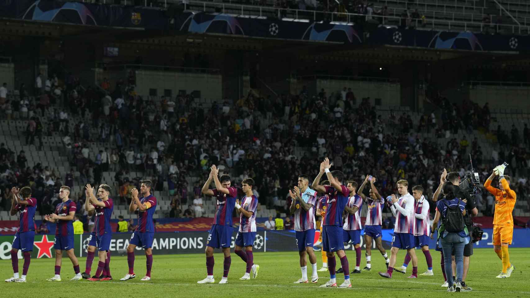 El FC Barcelona, celebrando la victoria cosechada frente al Amberes