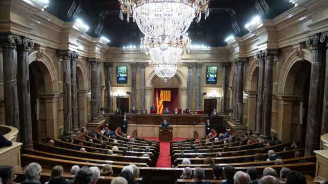 El presidente de la Generalitat de Catalunya, Pere Aragonès, interviene durante una sesión en el Parlament