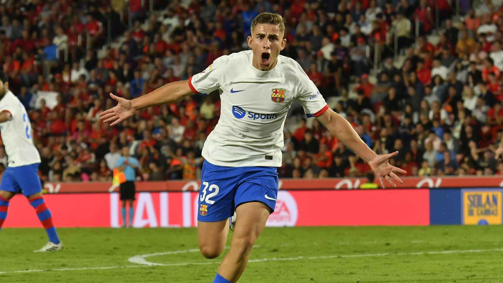 Fermín López celebra su primer gol con el Barça ante el Osasuna