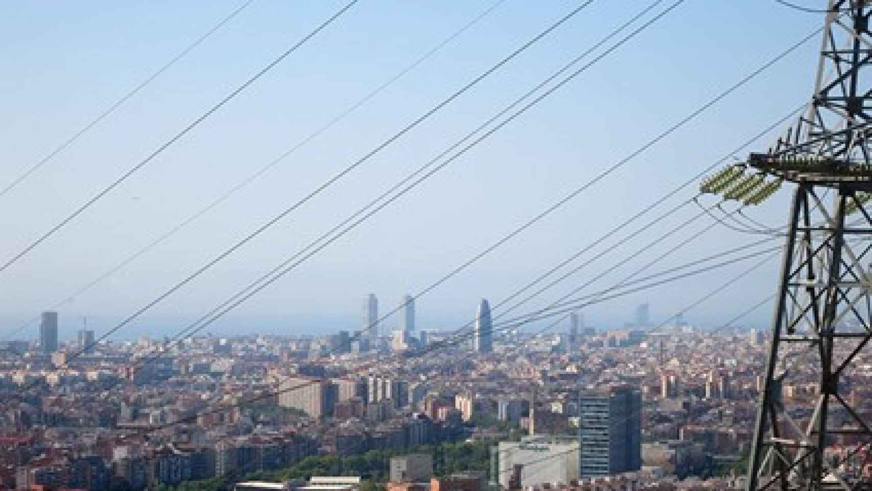 Una torre eléctrica en la ciudad de Barcelona