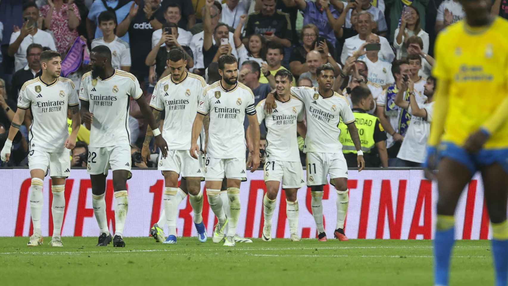 El Real Madrid, celebrando el gol de Brahim Díaz