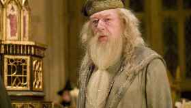 Michael Gambon interpreta a Albus Dumbledore en las películas de Harry Potter