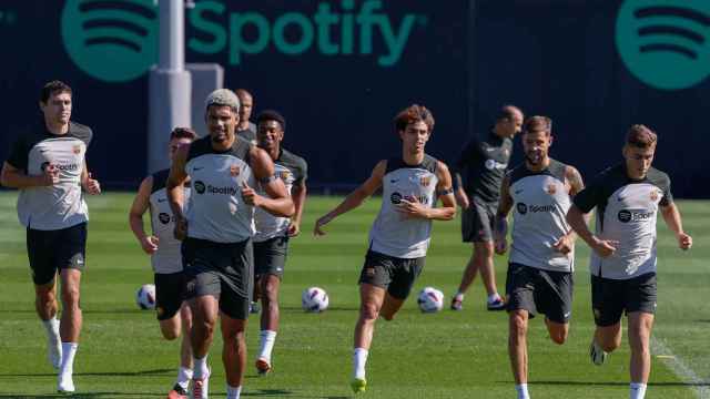 Los jugadores del FC Barcelona, durante un entrenamiento en la Ciutat Esportiva