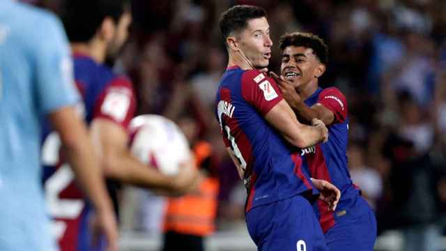 Robert Lewandowski y Lamine Yamal, celebrando un gol con el Barça