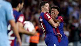 Robert Lewandowski y Lamine Yamal, celebrando un gol con el Barça