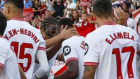 El Sevilla, celebrando un gol de Lukebakio en el Sánchez Pizjuán