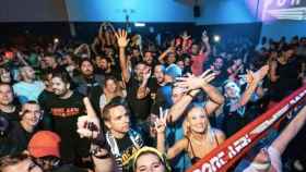 Momento de las fiestas Pont Aeri en la discoteca Revel de Castellar del Vallès