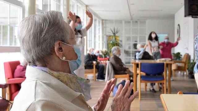 Personas mayores en una residencia en Cataluña