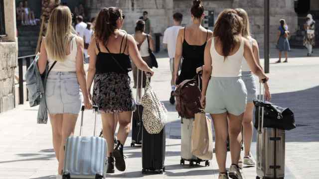 Turistas con maletas