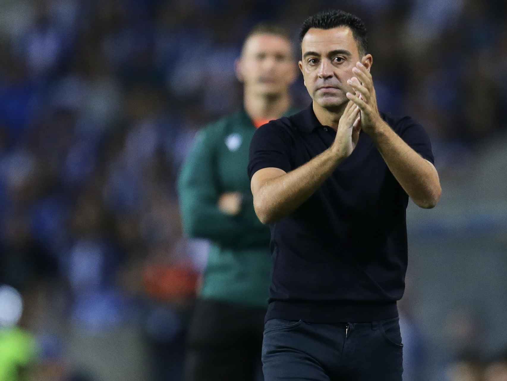 Xavi aplaude en Oprto