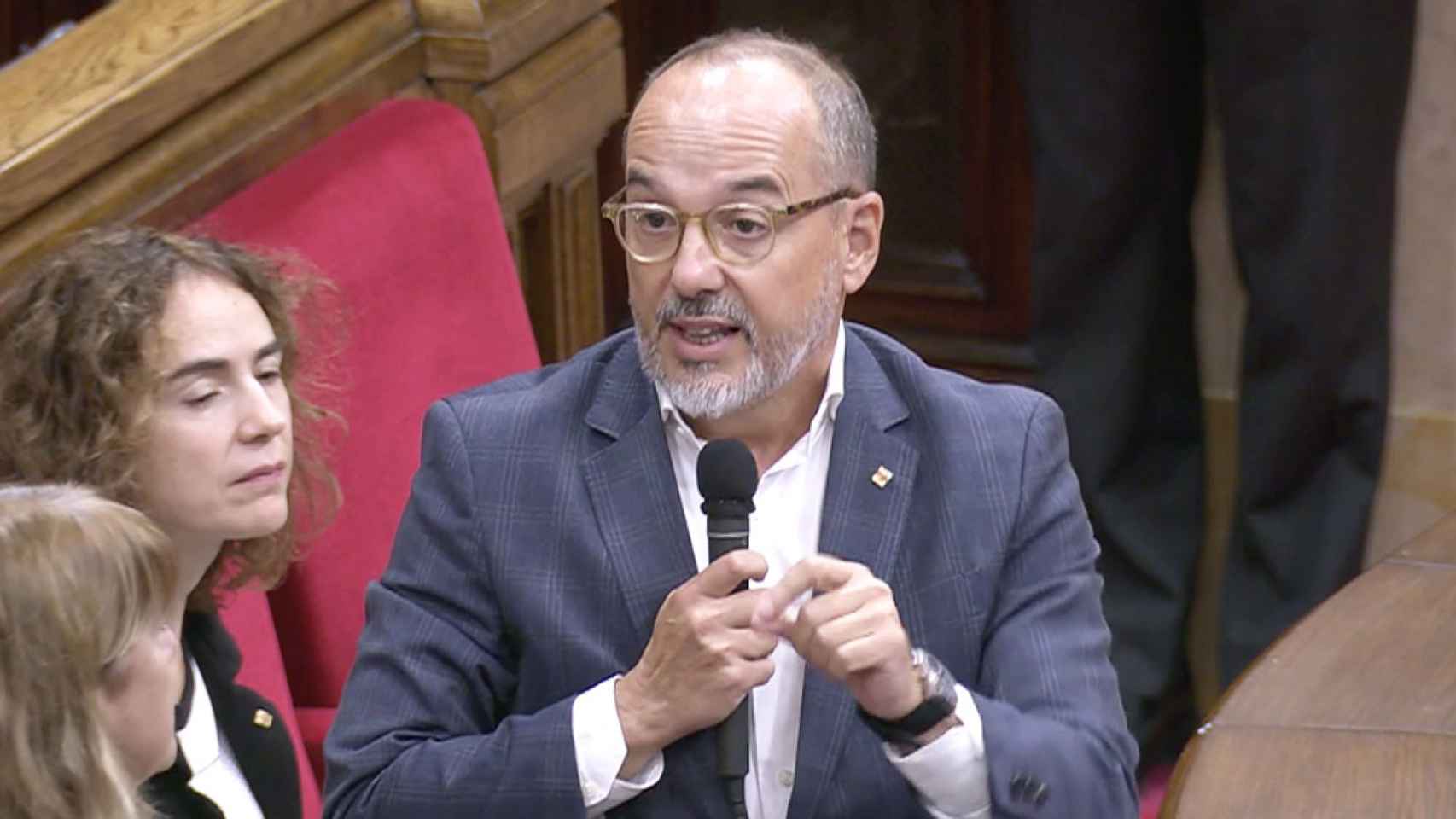 El consejero de Derechos Sociales, Carles Campuzano, en el Parlament