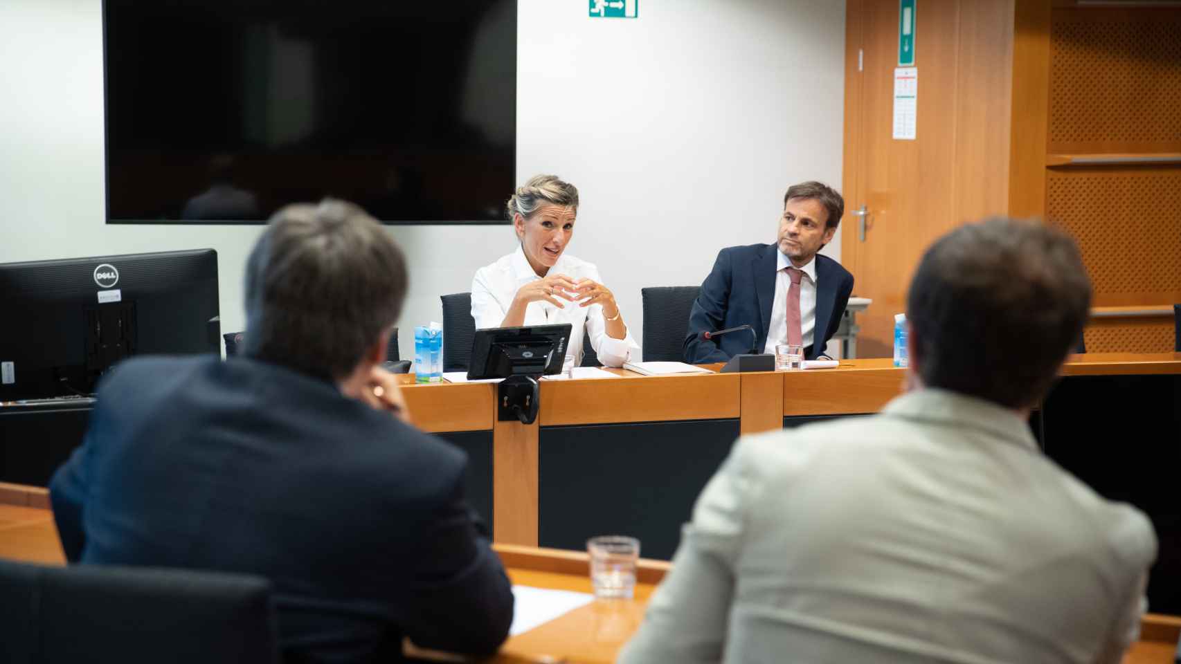 La vicepresidenta segunda del Gobierno y ministra de Trabajo en funciones, Yolanda Díaz y el dirigente de En Comú Podem, Jaume Asens durante un encuentro en el Parlamento europeo