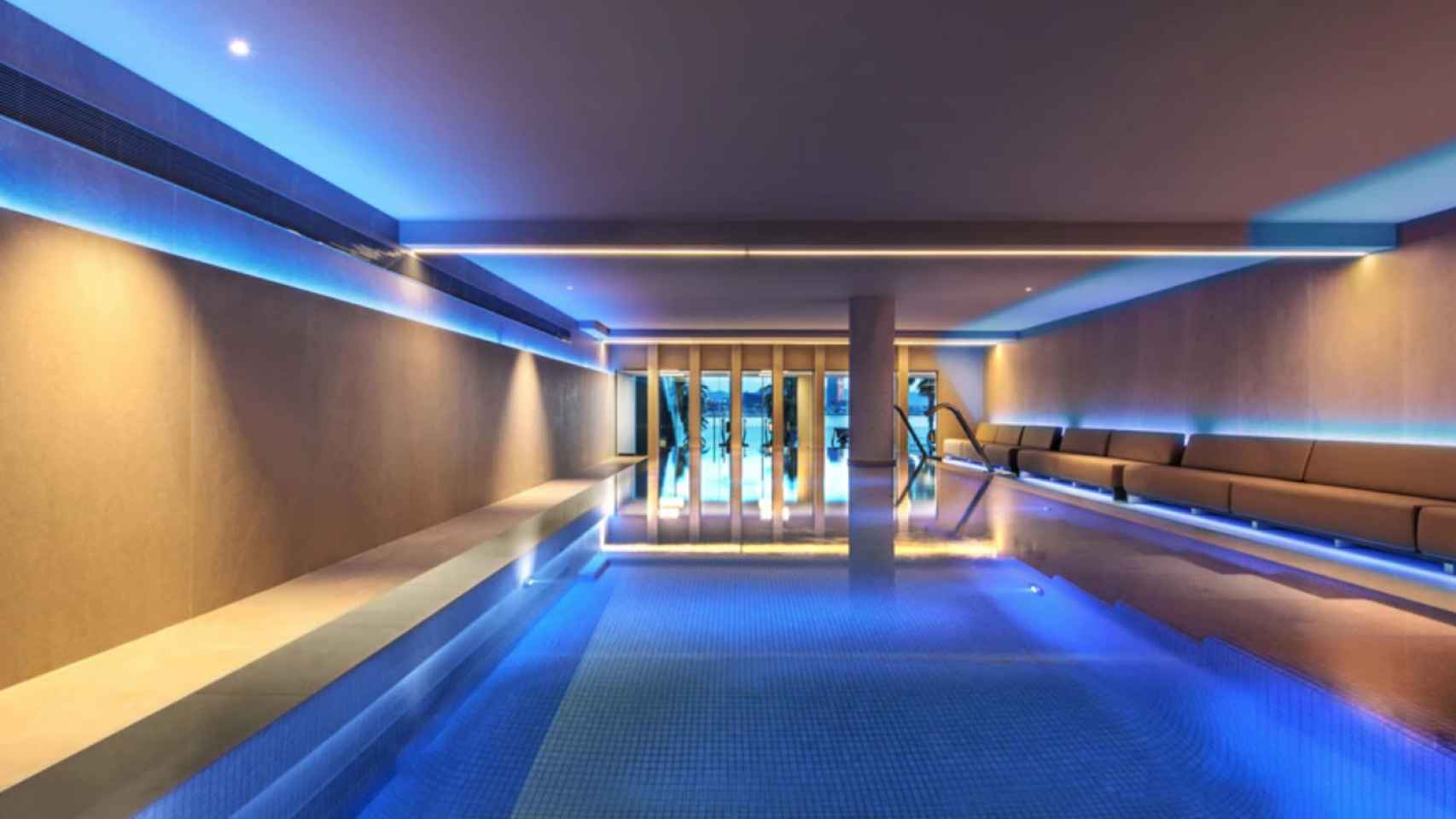 La piscina interior del hotel W Barcelona