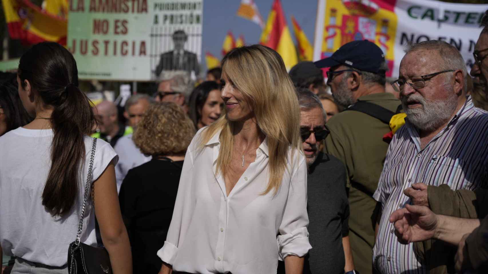 Cayetana Álvarez de Toledo en la manifestación contra la amnistía convocada en Barcelona por SCC