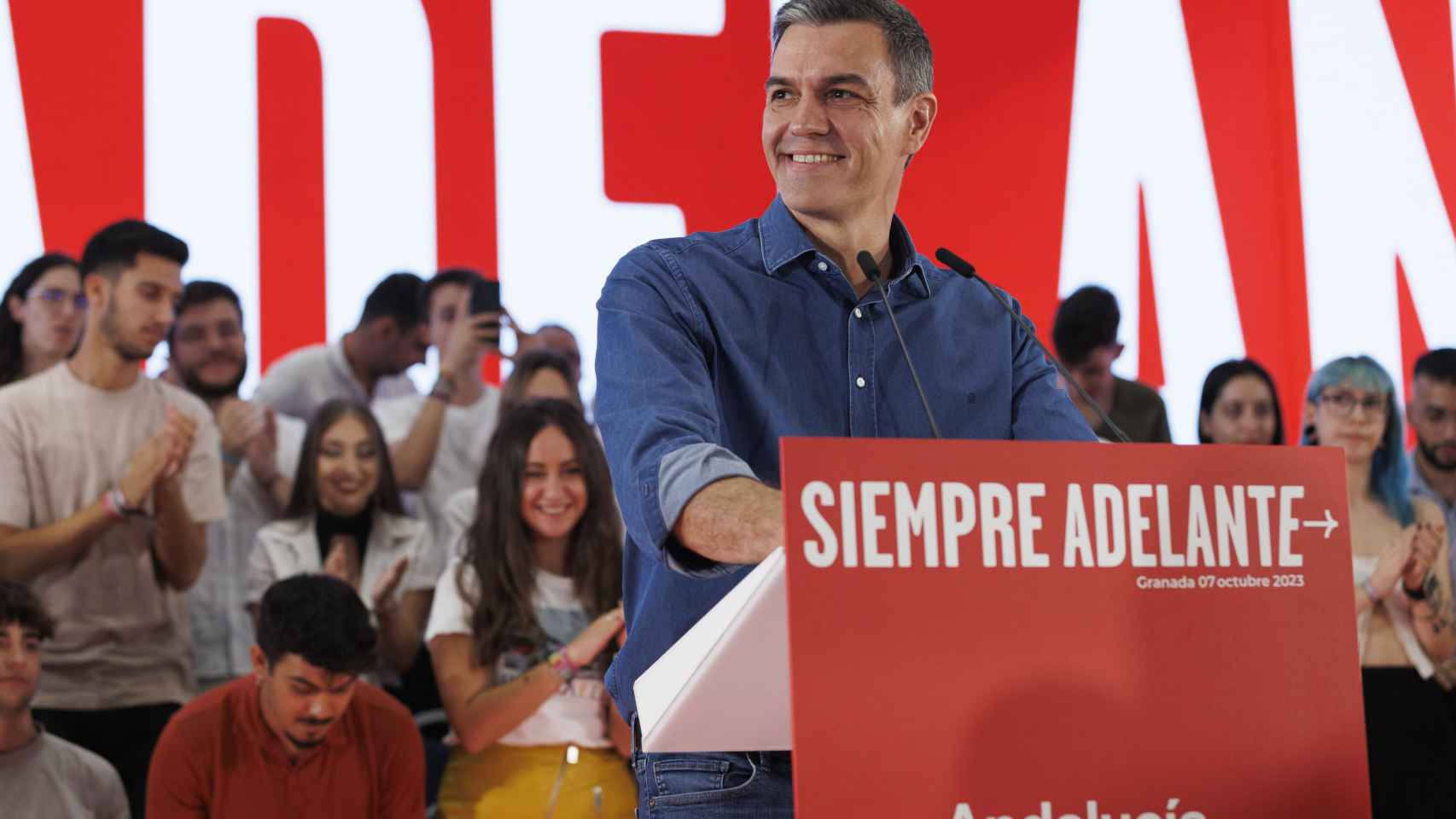 El secretario general del PSOE y presidente del Gobierno en funciones, Pedro Sánchez, durante su participación en un acto público, a 07 de octubre del 2023 en Granada