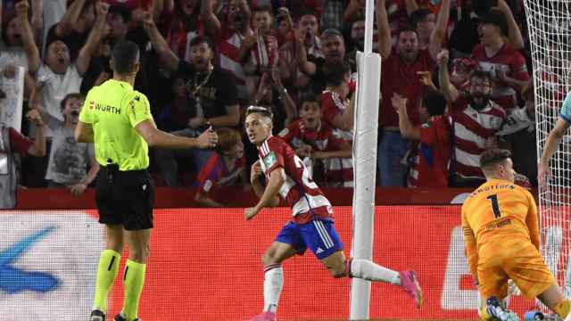 Ter Stegen, superado tras el segundo gol de Bryan para el Granada