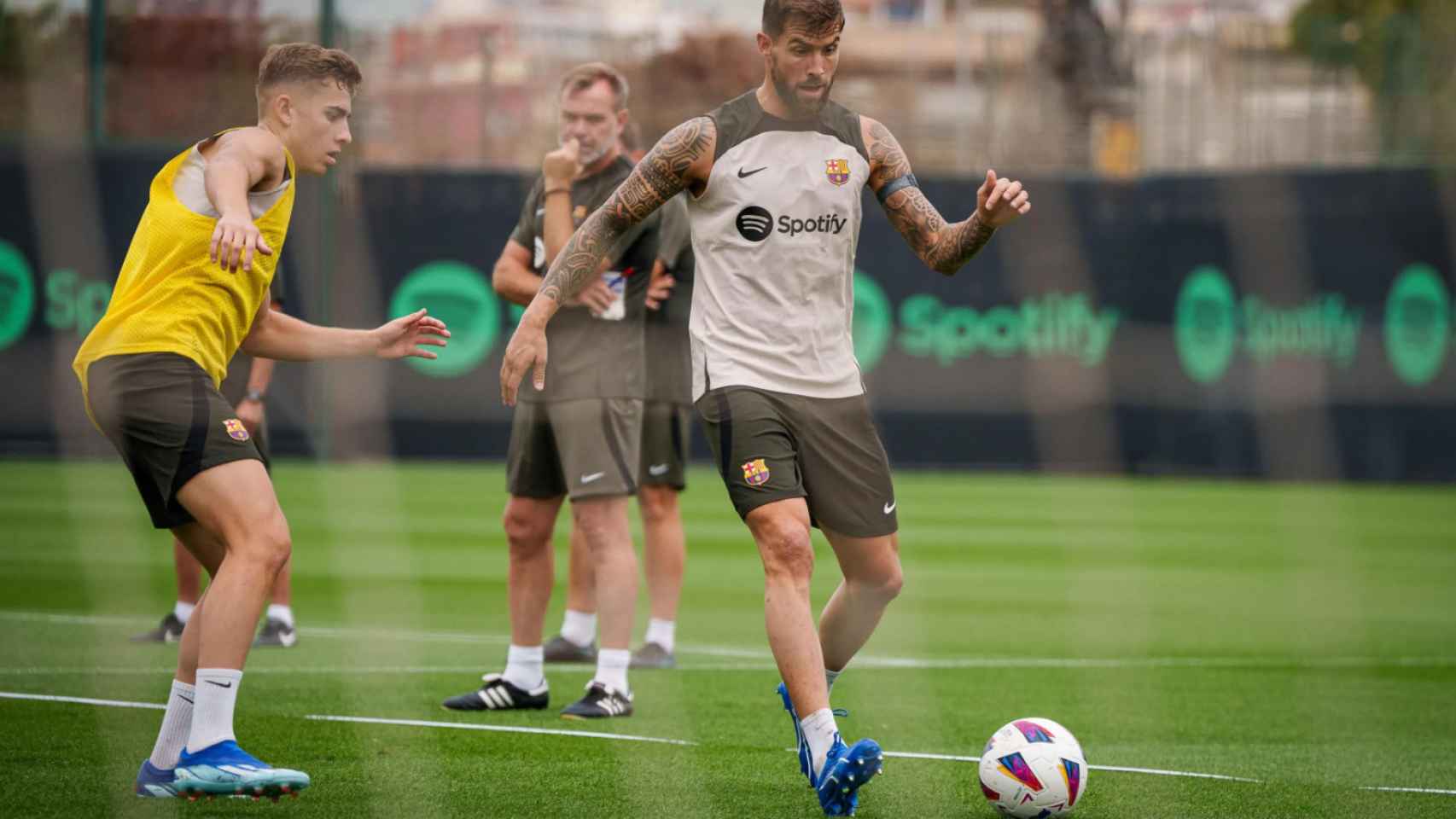 Iñigo Martínez y Fermín López, en un entrenamiento del Barça