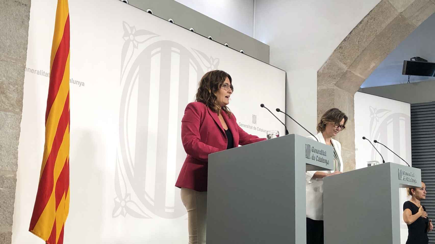 La consellera de Presidencia, Laura Vilagrà, y la consellera de Acción Exterior, Meritxell Serret