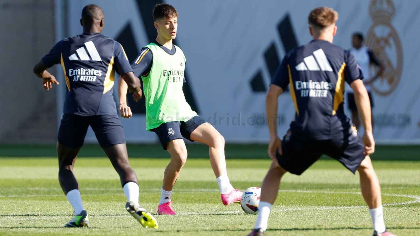 Arda Güler realiza con el grupo parte del entrenamiento del Real Madrid