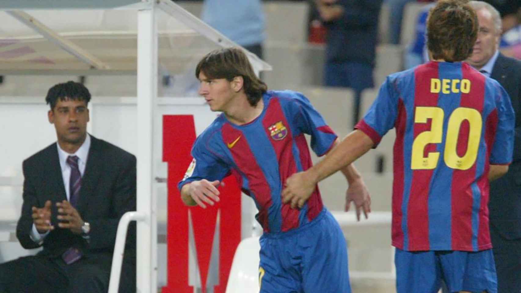 El día que Leo Messi debutó con el Barça en sustitución a Deco