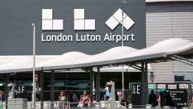 Fachada de la terminal del aeropuerto de Luton, controlado por Aena / EP