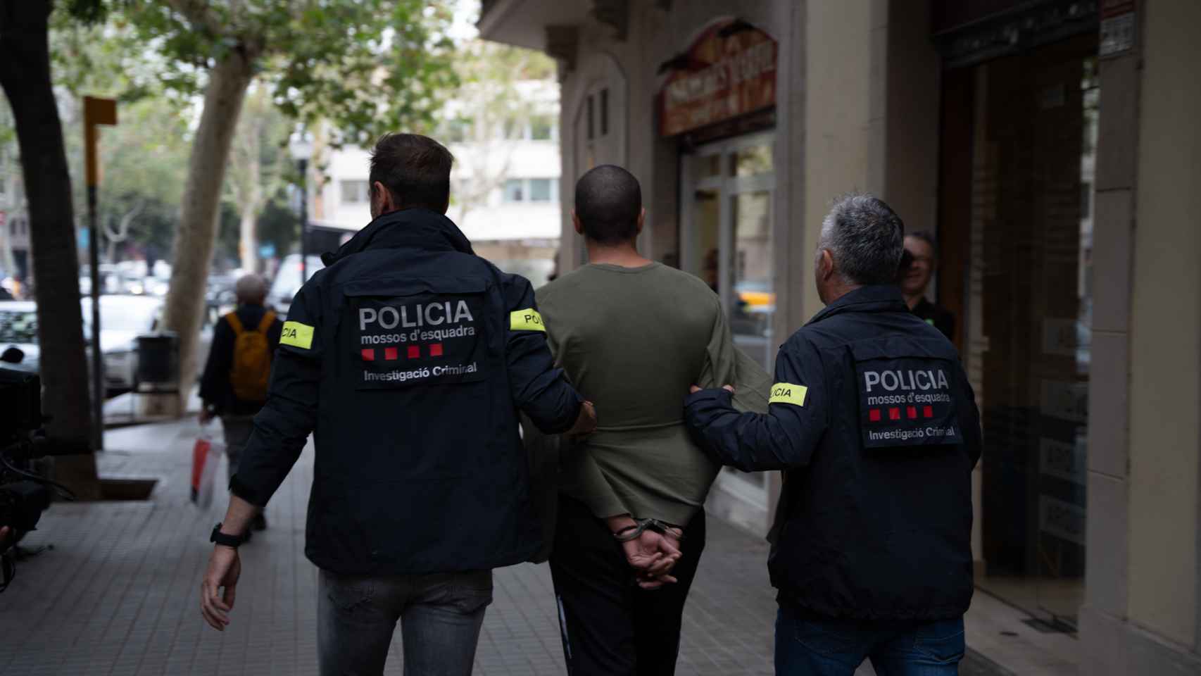 Los Mossos d'Esquadra efectúan una detención en la calle Roger de Flor