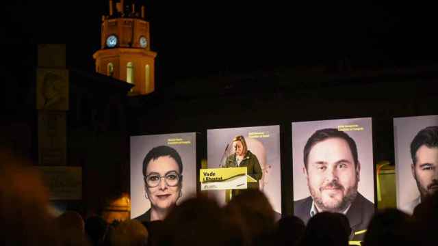 Maite Aymerich, exalcaldesa de Sant Vicenç, con una foto de Oriol Junqueras, también exmunícipe