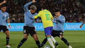 Araujo frena a Neymar