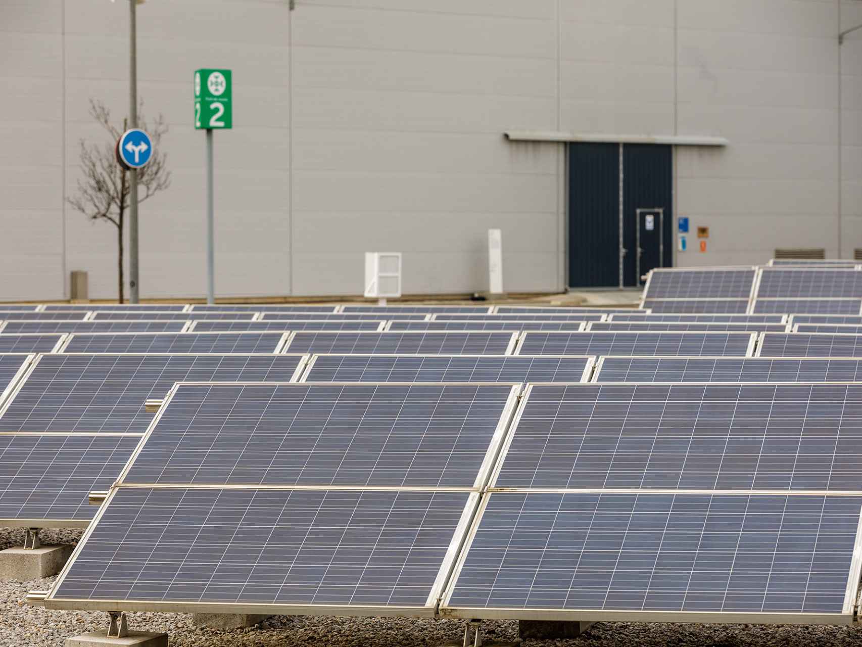 Aigües de Barcelona produce energía renovable fotovoltaica en sus instalaciones / AIGÜES DE BARCELONA