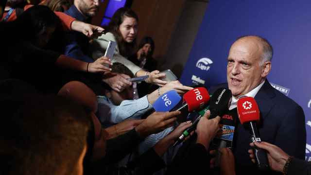 Javier Tebas, atendiendo a los medios de comunicación, en un acto de la Liga