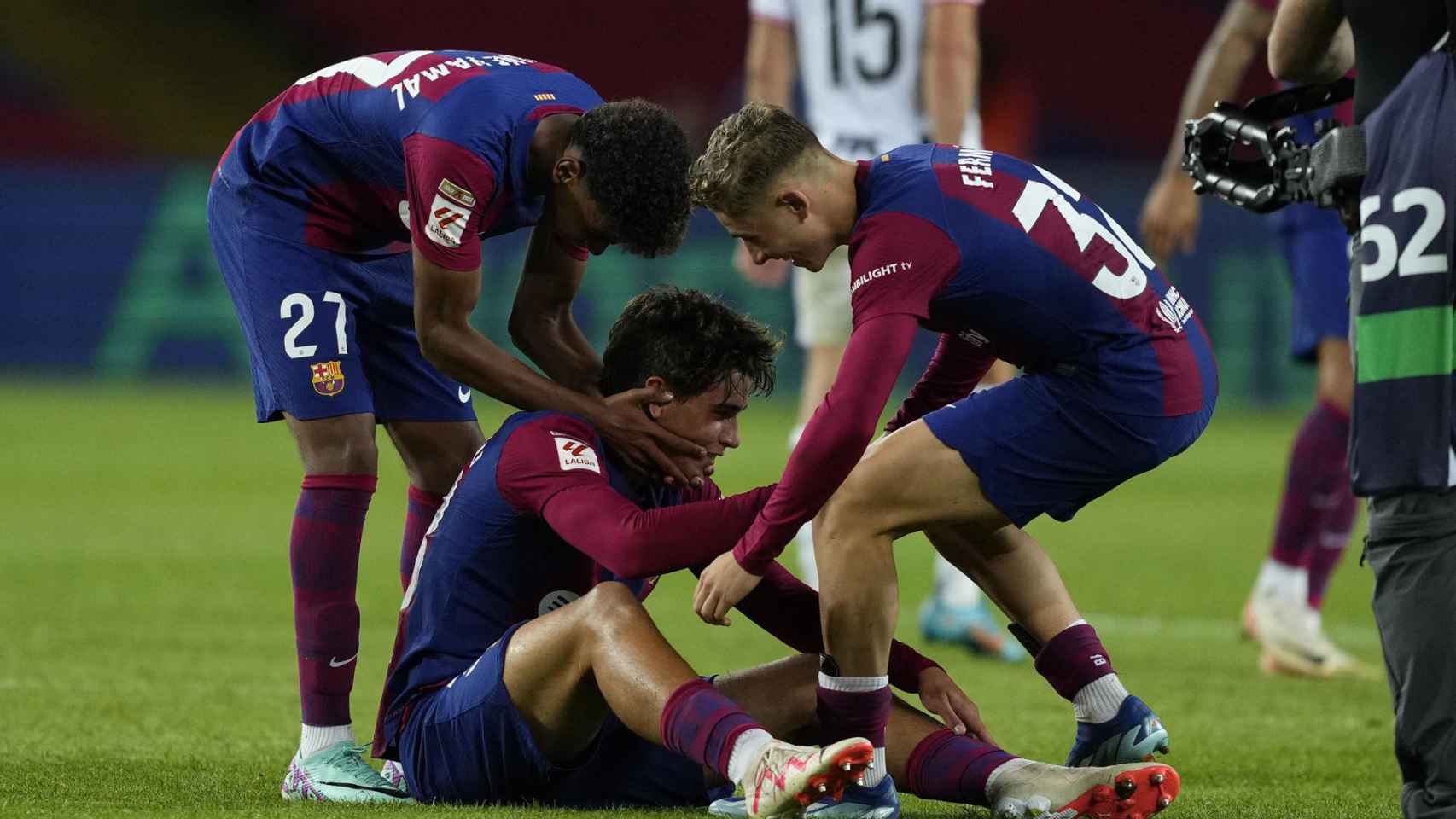 Marc Guiu, emocionado tras marcar su primer gol con el Barça