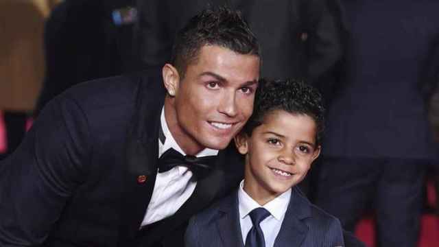 Cristiano Ronaldo, junto a su hijo, en la gala del Balón de Oro