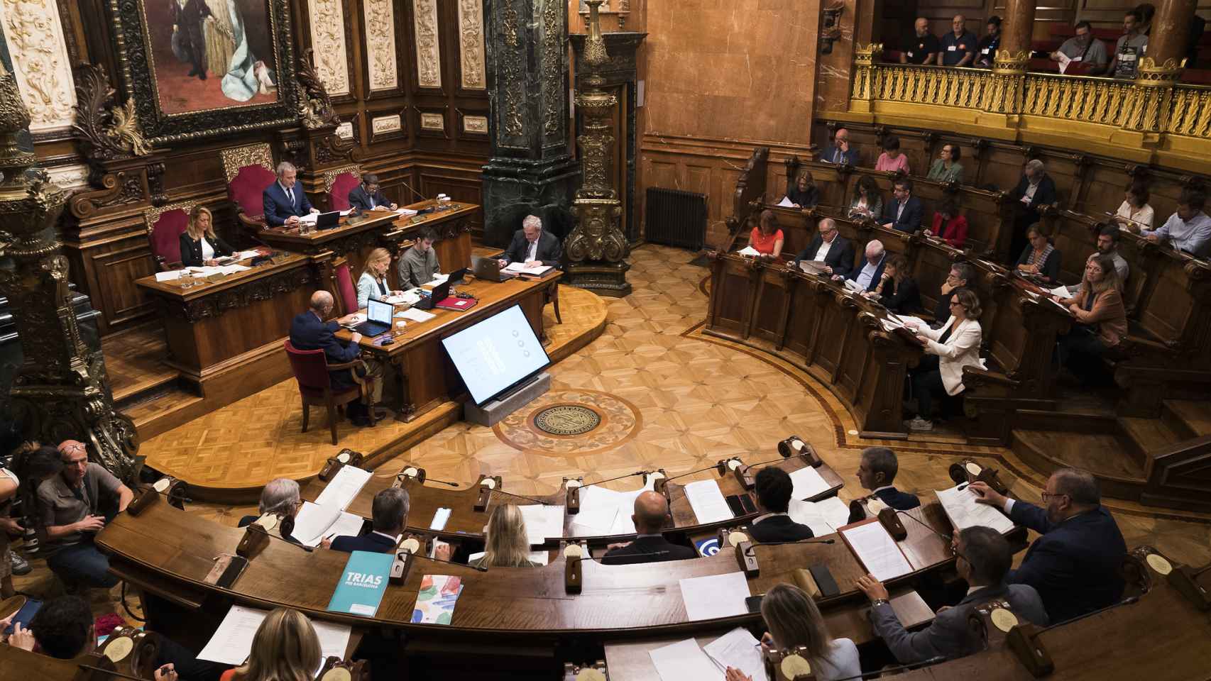El Ayuntamiento de Barcelona celebra el plenario del Consejo Municipal de septiembre