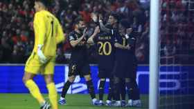Los jugadores del Real Madrid felicitan a Bellingham por su gol contra el Braga